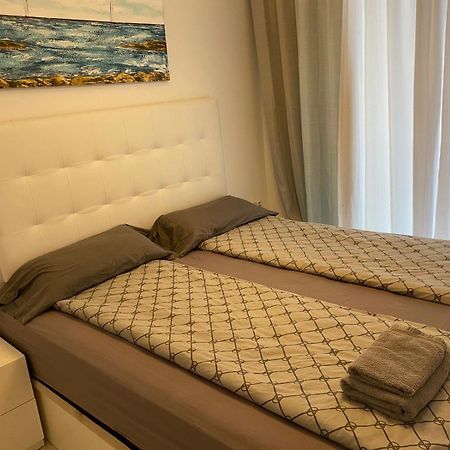 Apartment Deluxe Clara Sea Senses Torrevieja Exterior photo